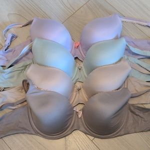 Victoria's secret bras, 34DD.